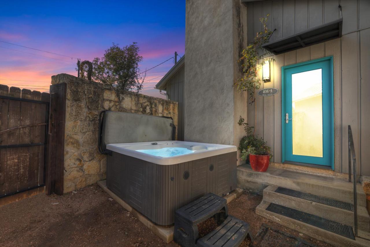 406 Lodge-A: Hot-Tub & 2 Blks To Main St Фредеріксбург Екстер'єр фото