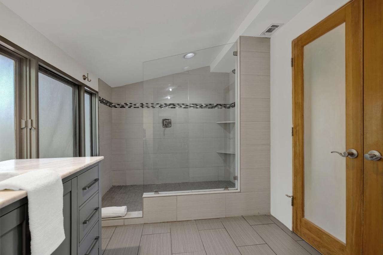 406 Lodge-A: Hot-Tub & 2 Blks To Main St Фредеріксбург Екстер'єр фото