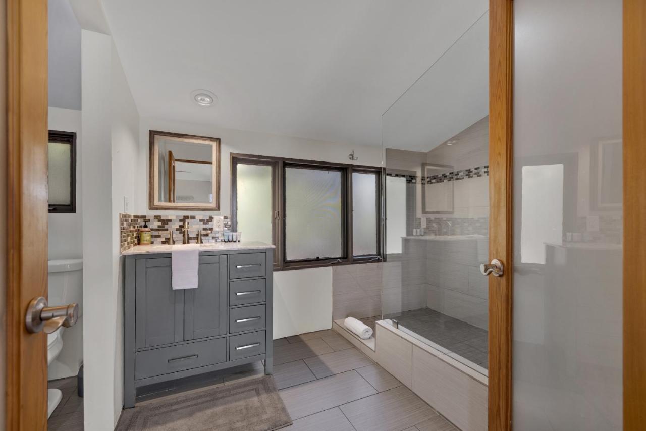 406 Lodge-A: Hot-Tub & 2 Blks To Main St Фредеріксбург Екстер'єр фото